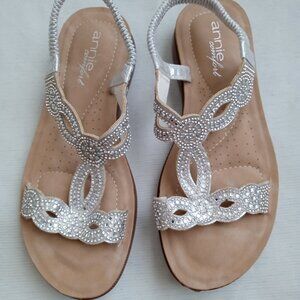 Annie Comfort silver sandals size 7 in excellent condition